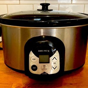 Large slow cooker- great for no hassle healthy meals!